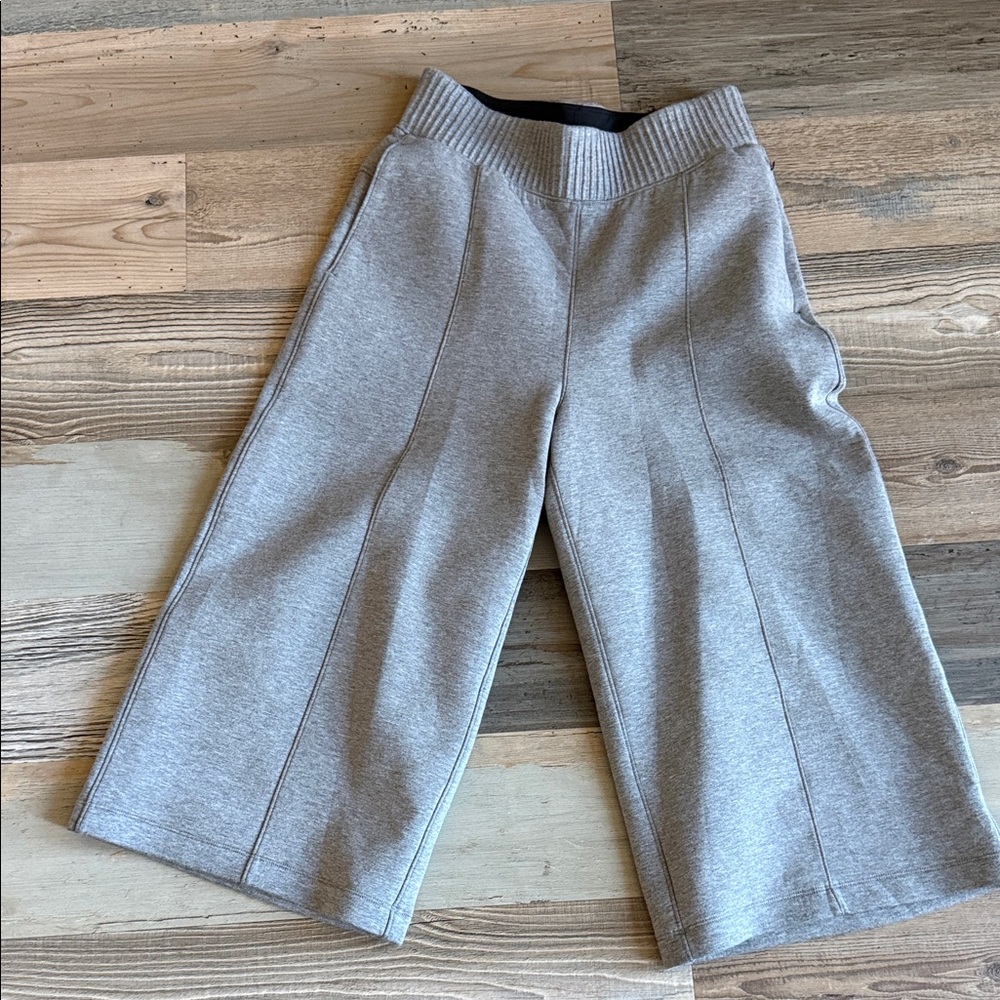Lululemon Athletica gray  New Form Crop